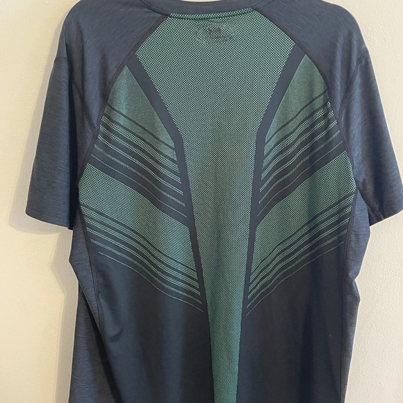 Men’s Under Armour Heat Gear Training Shirt - Picture 2 of 3